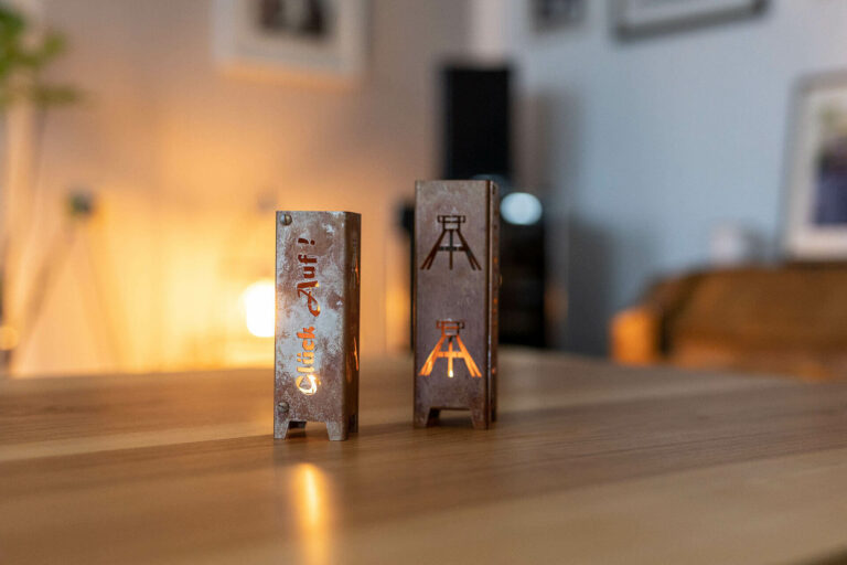 Teelichter aus Metall mit den Motiven Glück Auf und Förderturm aus der Made Of Steel Ruhrpott-Kollektion
